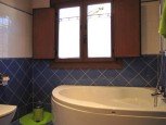 Cuarto de baño en casa rural Enarakabi, Urrizelqui :: Agroturismos en Navarra