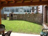 Porche y jardín con barbacoa de casa rural Kastonea, Erratzu, Valle de Baztan :: Agroturismo en Navarra